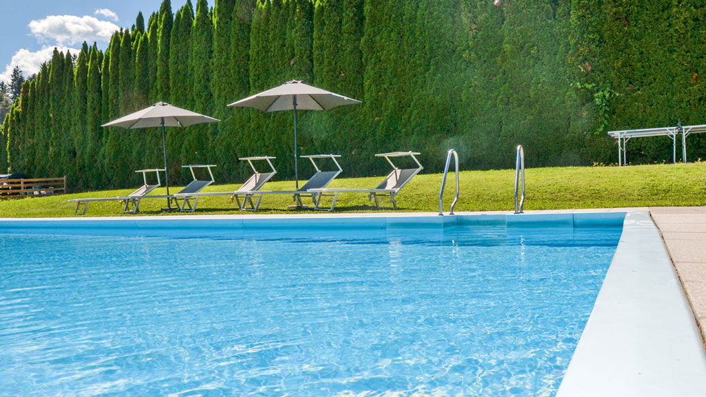 Residence Sonnegg mit Pool und Bergpanorama